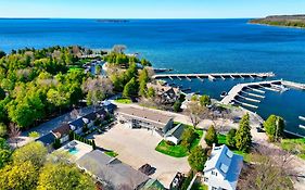 Spruce & Shore Motel